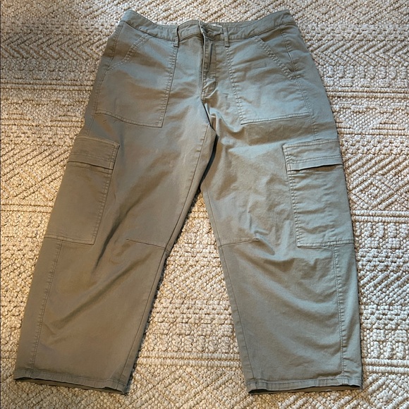 Universal Thread Other - Universal Thread Women's barrel Cargo Pants - olive